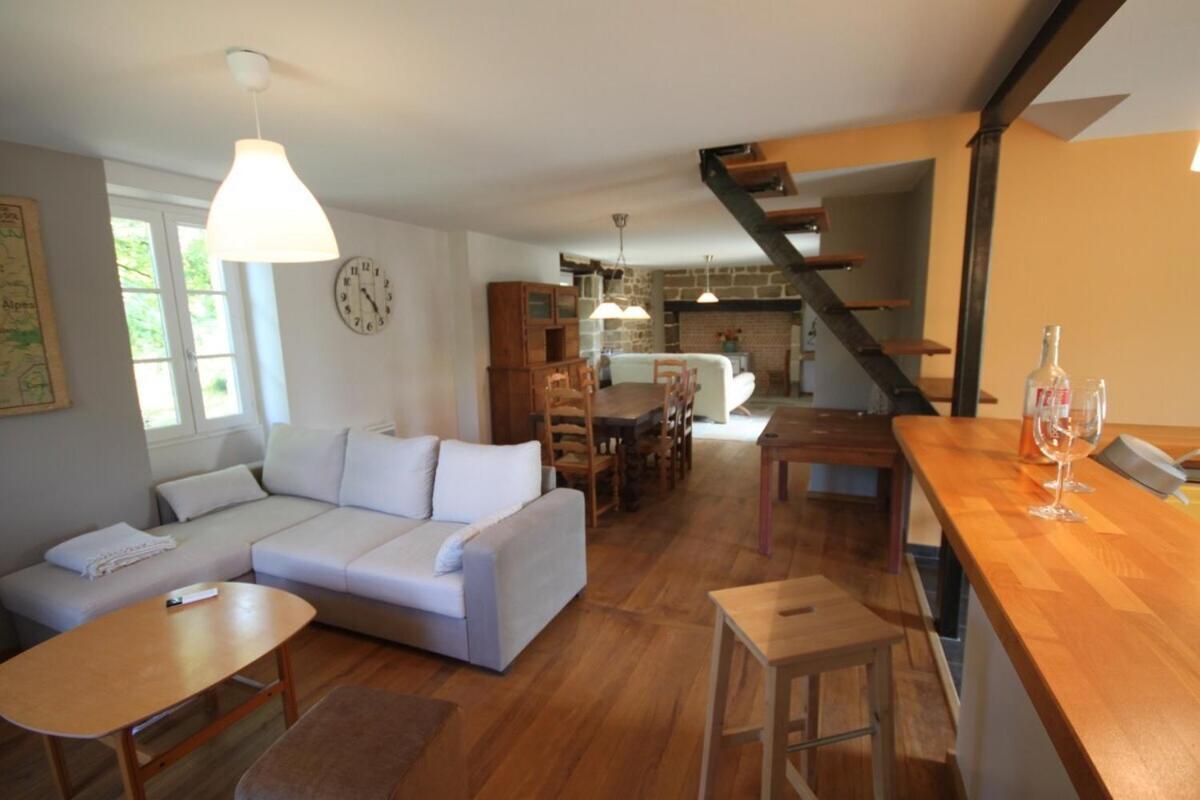 Maison De A * Lissac-sur-Couze